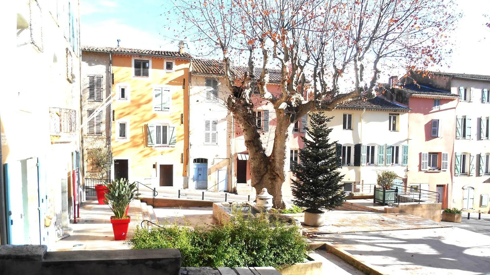 Entre Saint-Tropez et les gorges du Verdon. Lorgues